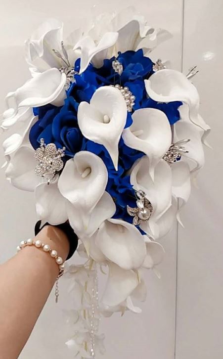 Azul royal com jóias
