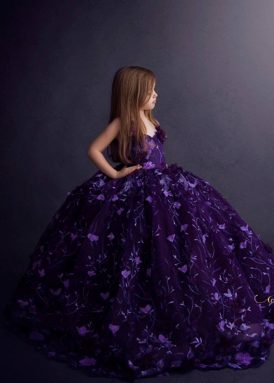 Vestidos de desfile para niñas de color morado oscuro con cuello en V Apliques florales en Vestidos de desfile para niñas de color morado oscuro con cuello en V Apliques florales en