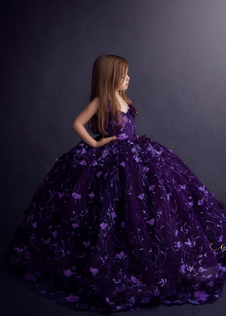 Vestidos de desfile para de color morado con en V Apliques florales en