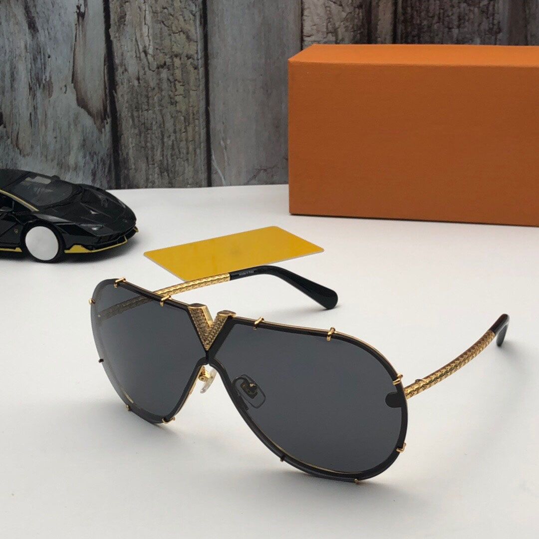 Louis Vuitton Gold LV Drive Z0897W Aviators Sunglasses Louis Vuitton