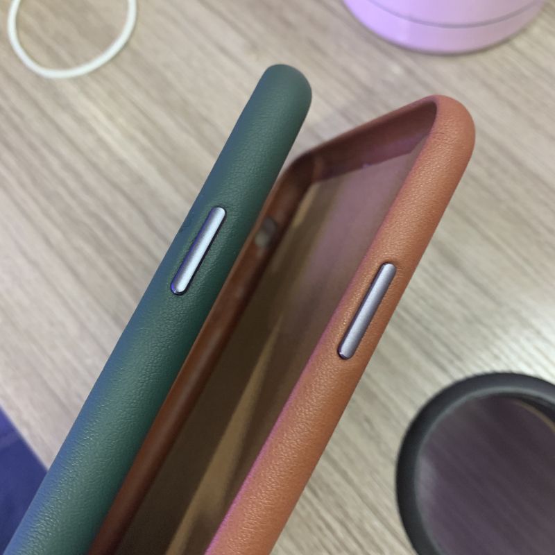 Desconto Em Capa De Couro De Botões De Metal Para Apple IPhone 11 Pro Max  Case Oficial De Couro Real Capa Para Iphone Xs Max Xr X Com Caixa De Varejo  Com