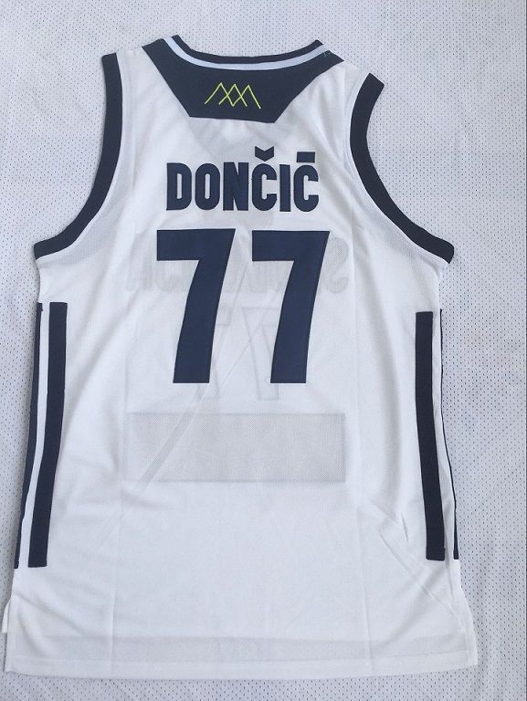 77 Dončić -Beyaz