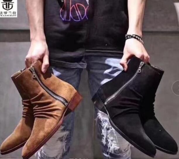 Quale gonna a pieghe indossare con stivaletti marroni (5 outfit) | Lookastic