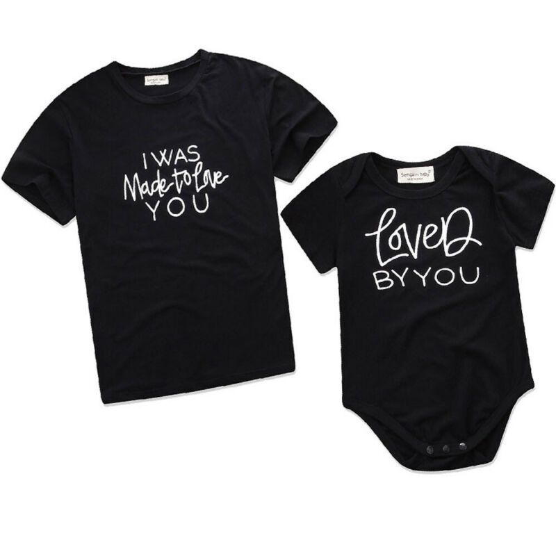 mom and child matching clothes