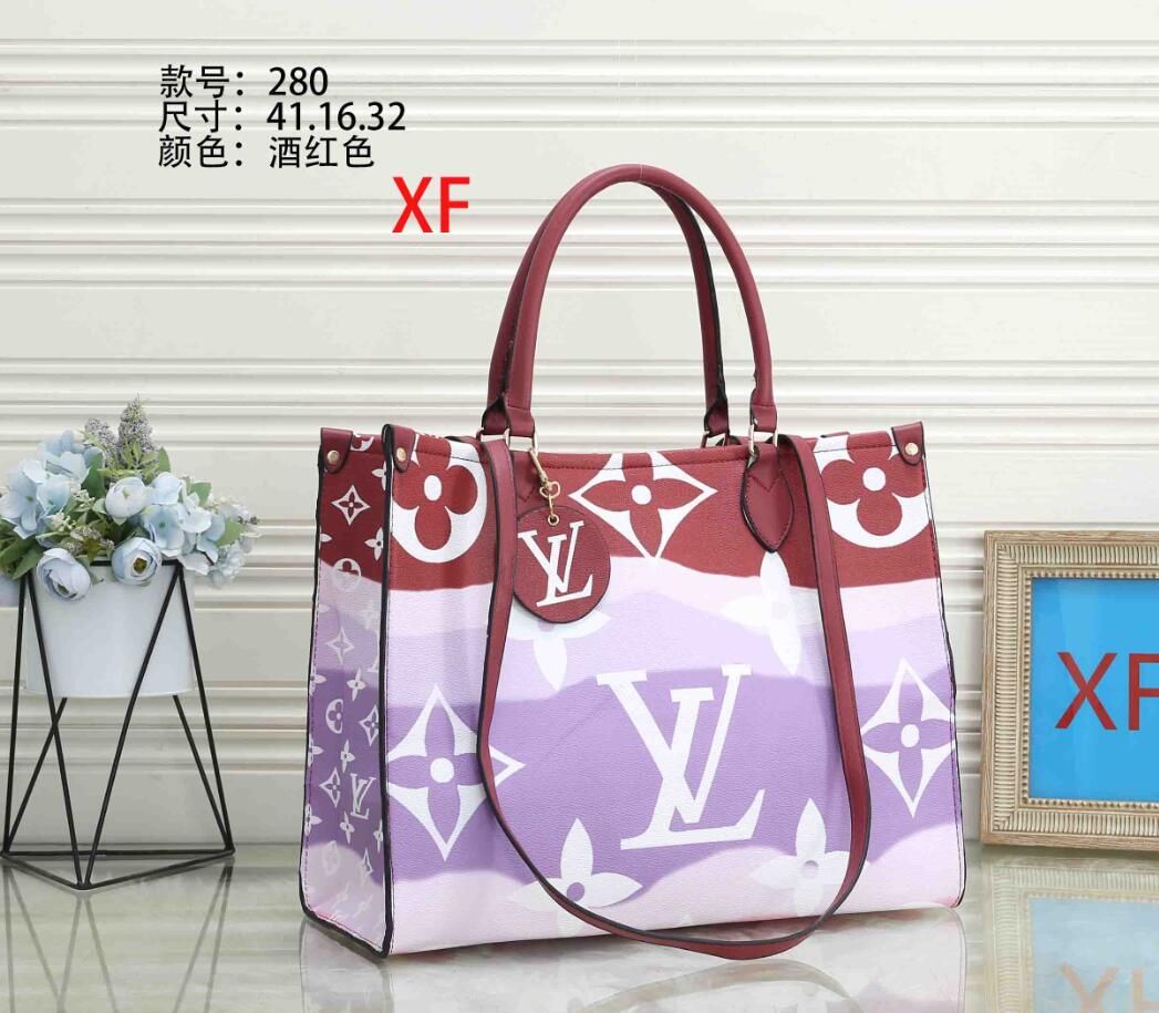 chain shoulder bag designer