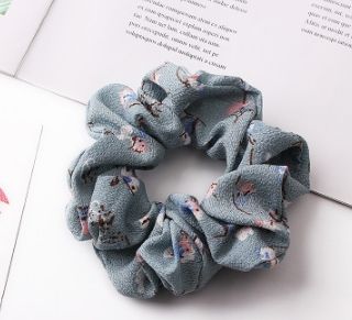 # 2 Floral scrunchie hårband