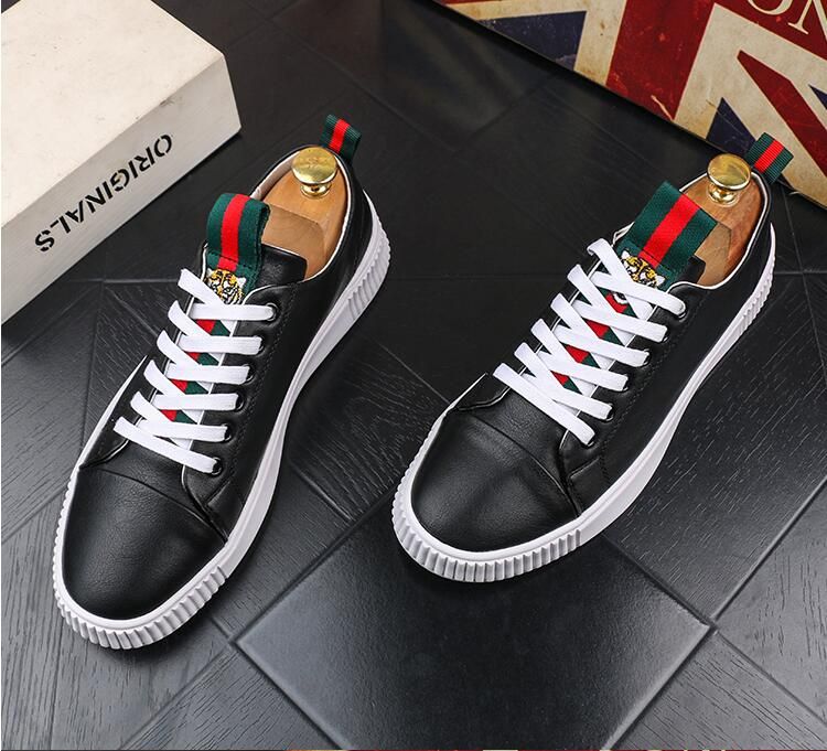 Acquista Alta Qualità Moda Uomo High Top Stile Britannico Rrivet Causale  Scarpe Di Lusso Uomo Rosso Bianco Nero Fondo Scarpe Scarpe Da Sera Dh2a49 A  31,29 € Dal Guandan | DHgate.Com