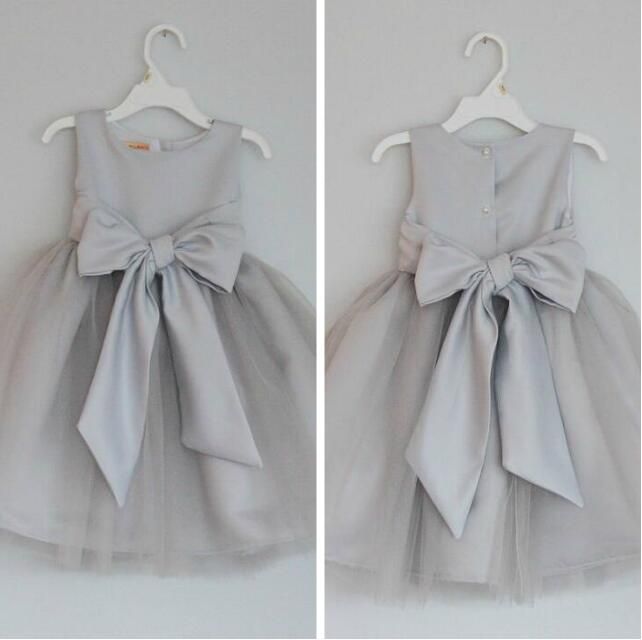 로얄 블루 새시와 ​​샘플 화이트 저렴한 Tulle Flower Girl Dresses 2019 Princess A Line 민소매 어린이 유아 첫 성찬 드레스