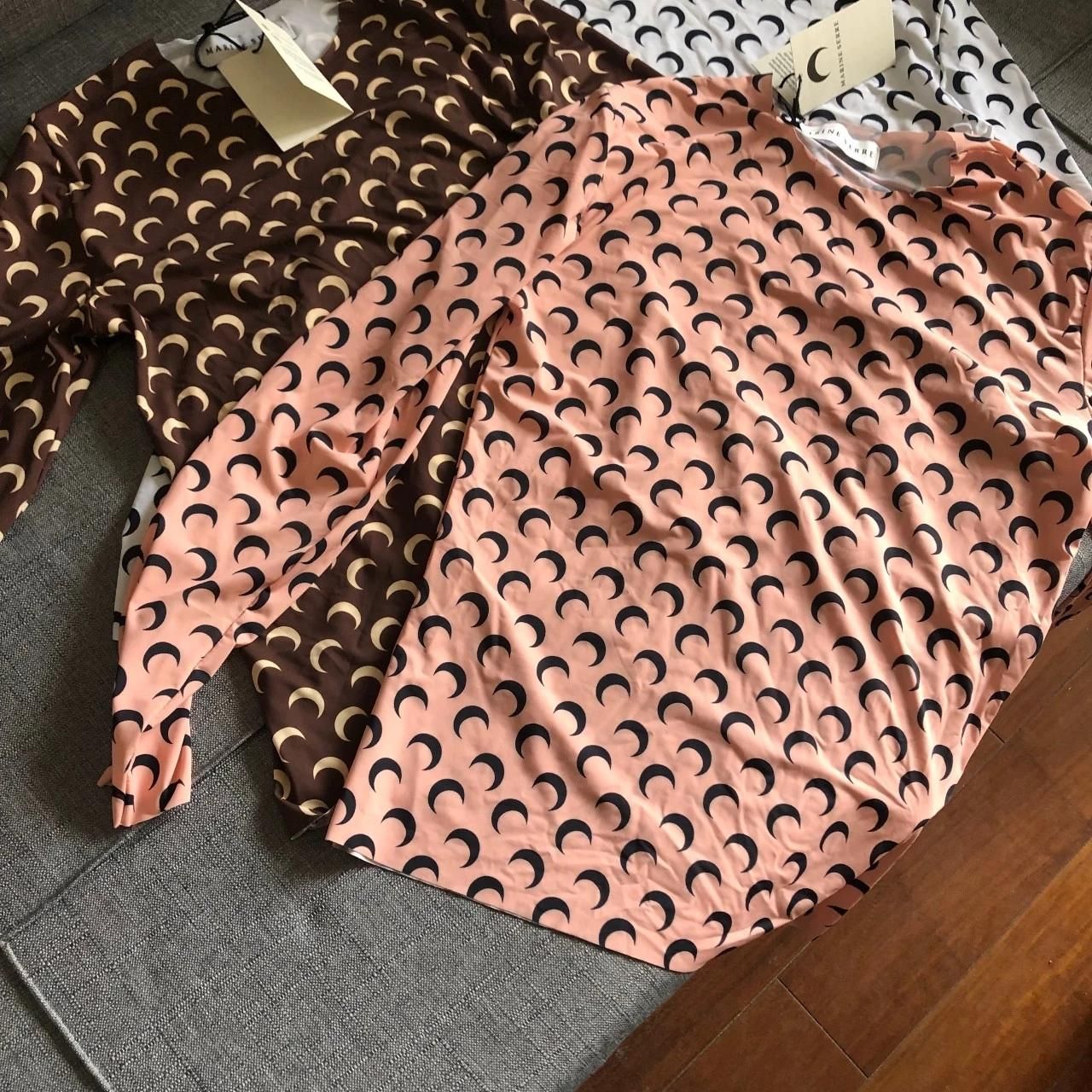 Compra Marca De Moda Marinos Serre 19SS Mujeres De La Impresión De La Luna  Llena Impresión De Manga Larga Camiseta De Las Mujeres Que Basa La Camiseta  De La Ropa De Las