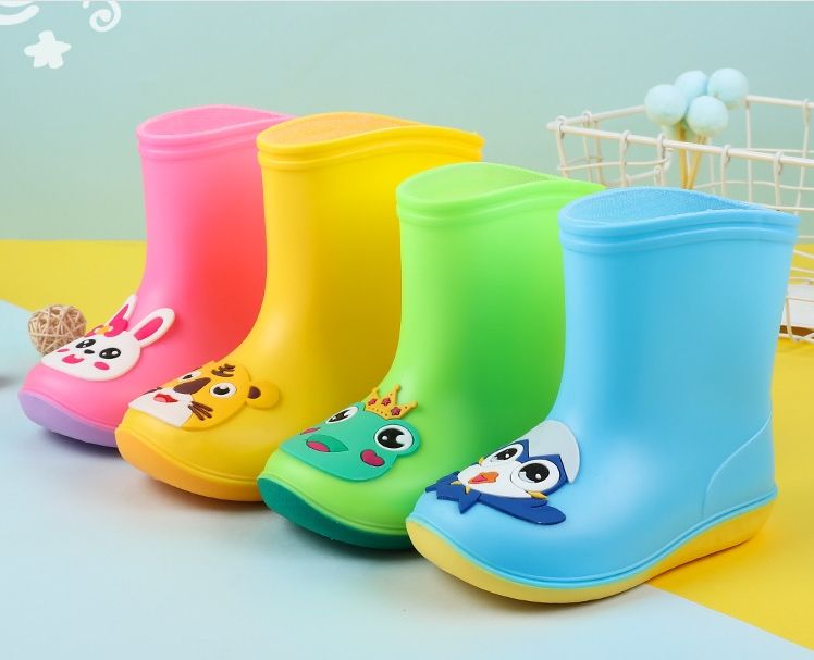 Compre Das Crianças Dos Desenhos Animados Sapatos Chuva 2 8 Anos Adorável  Quentes Tornozelo Criança Botas De Chuva Macios Fundo Jardim De Infância Da  Menina Do Menino Overshoes Algodão Sapatos Impermeáveis De