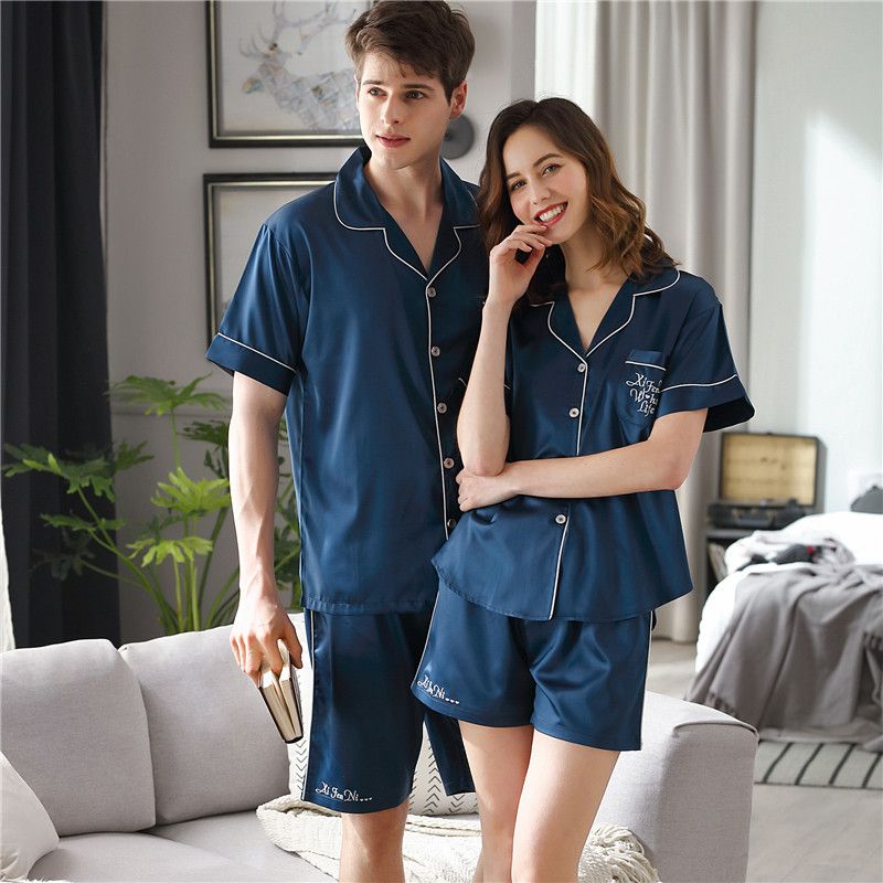 Compre 2020 Casal Mais Recente Sleepwear Sexy Satin Silk Pijama Feminino  Verão Masculino De Manga Curta Shorts Conjuntos De Gelo Fino Silk Home Wear  X9828 Barato | Entrega Rápida E Qualidade | Pt.Dhgate