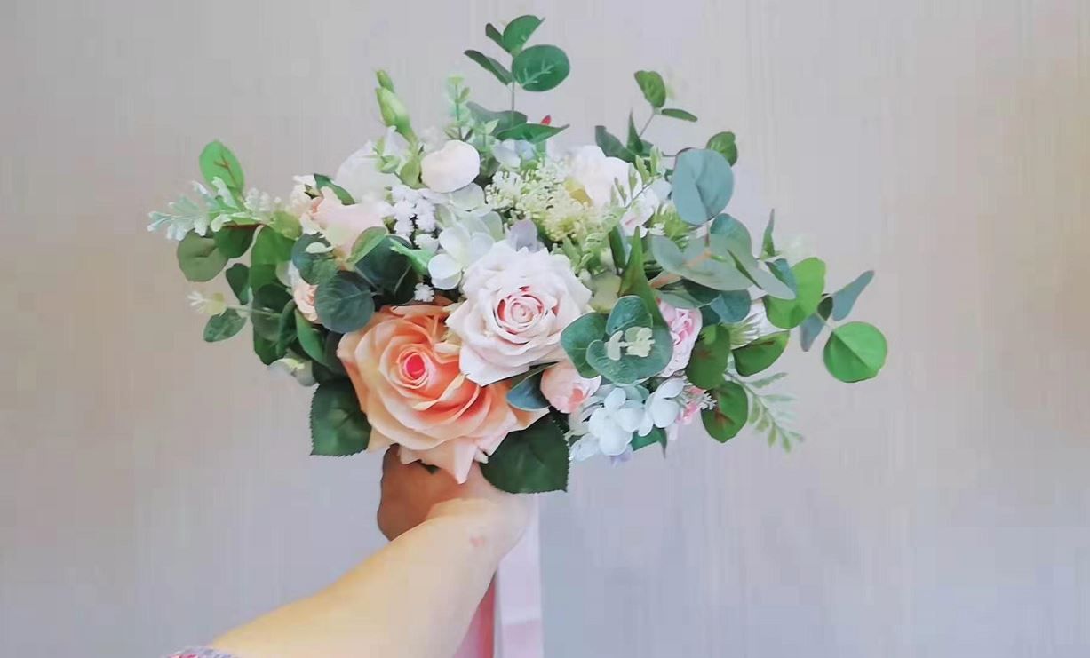 Acheter Un Bouquet De Mariage Sur Mesure Coréen Rose Rose Petite Fleur Blanche Eucalyptus Feuilles Bouquet De Mariée De 6433 Du Goldenphoenix