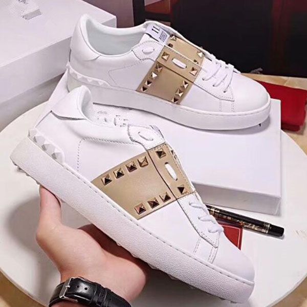 cloth tennis shoes