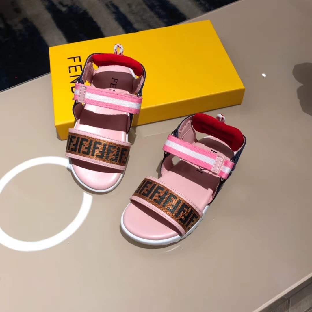 Venda Por Atacado De BRAND Preto Rosa Menina Sandália Sandálias De Couro  Menina Garoto F Cartas Menino Designer De Sandália Eu 26 35 Enviar Com Caixa  Modernos E De Baixo Preço| DHgate.Com