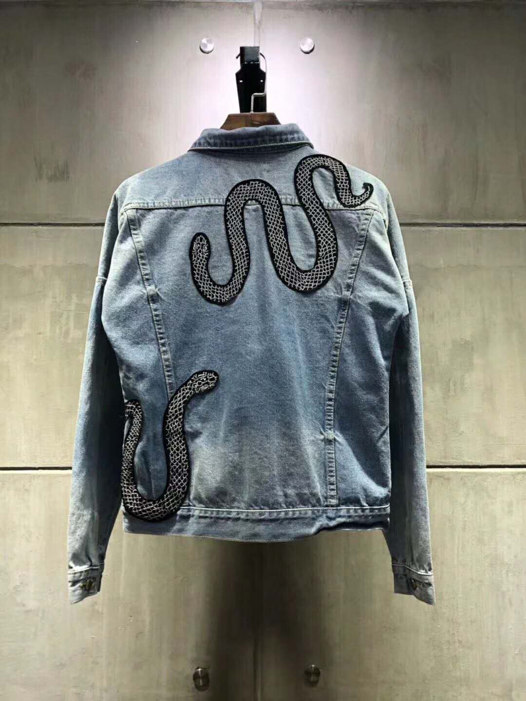 2019 NEW Fashion Mens Denim Jacket Mens Jackets Blue Embroidered Snake Jean  Jacket Ripped Denim Coats From Kengqiangmeigui88, $76.44