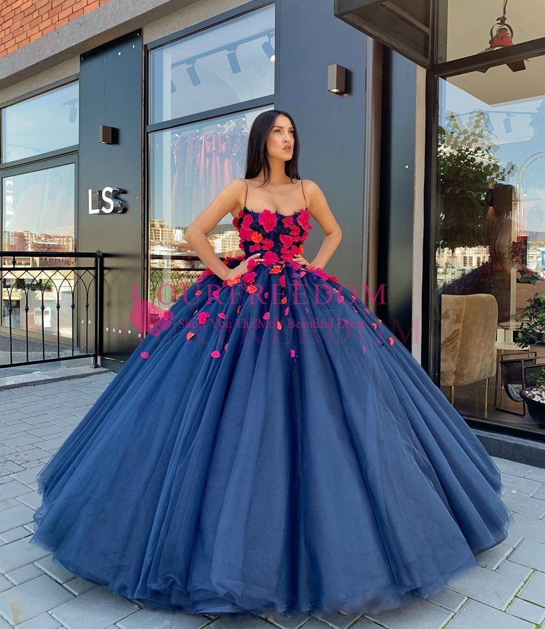 Luxury Puffy Navy Blue Floral Prom ...