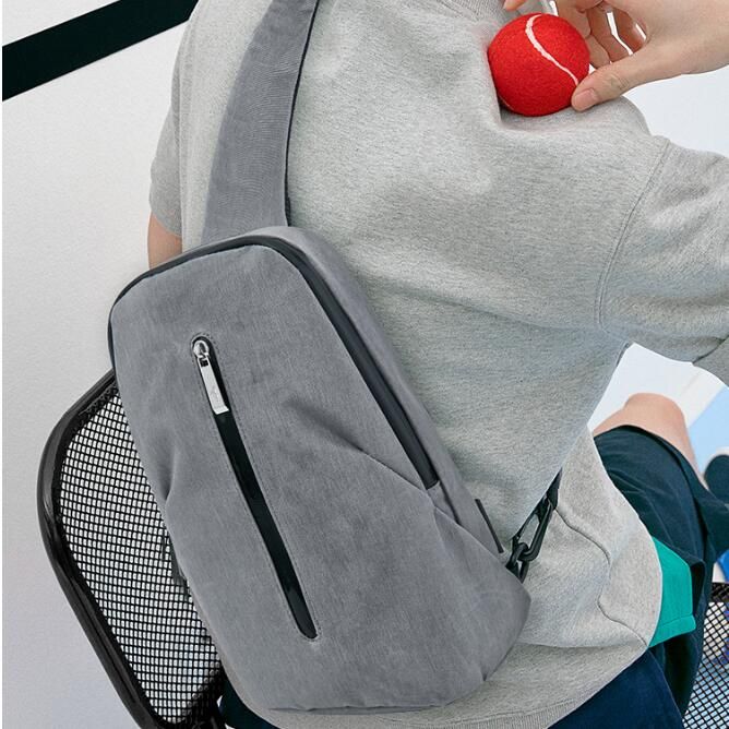 Compre Los Hombres Japoneses Septwolves Caliente Calle Tendencia Super Cruz  Bolsa De Pecho De La Marca De Moda Hombre Ins Mensajero Un Bolso De Hombro  De La Moda Bolsa Pequeña A 26,31