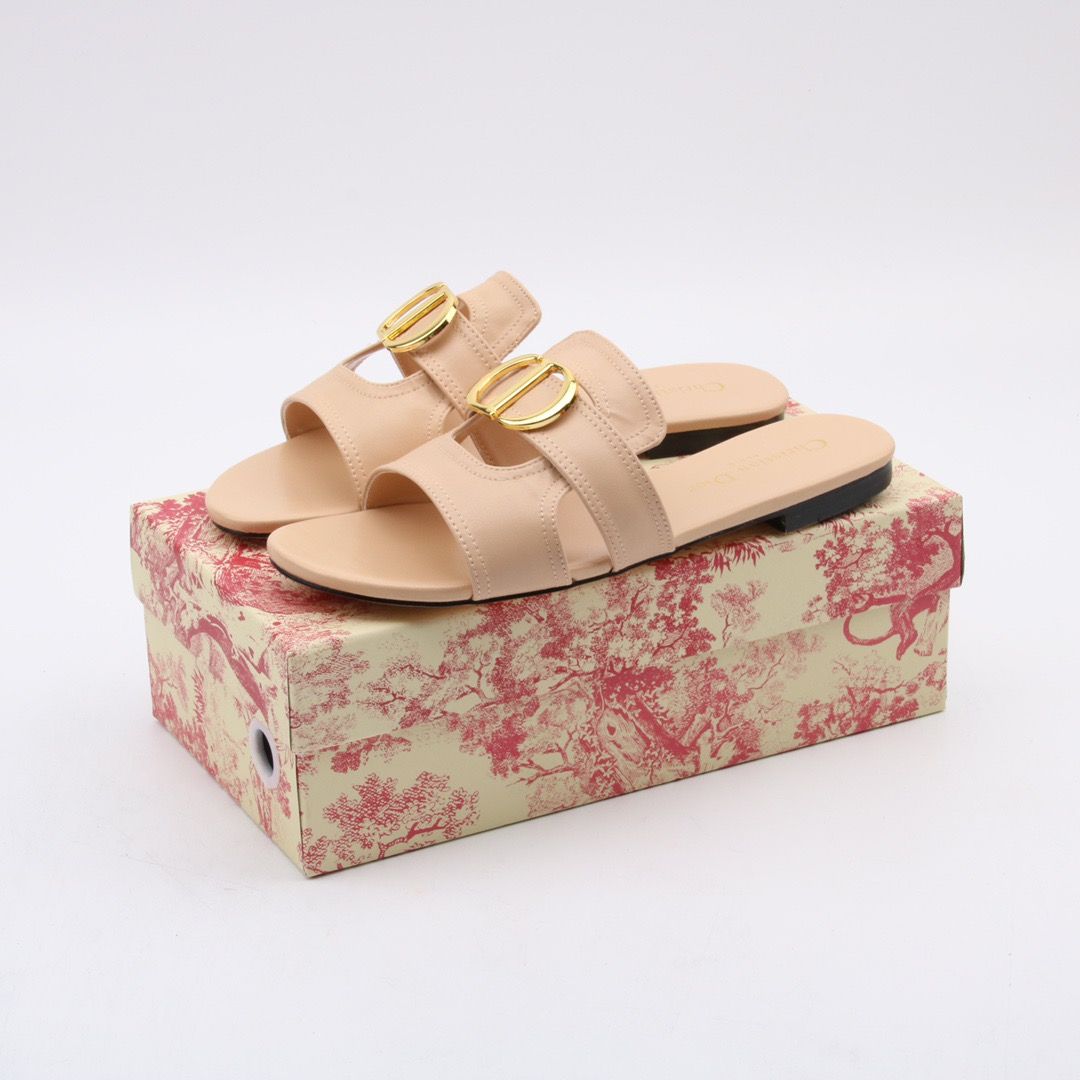 30 montaigne mule in calfskin