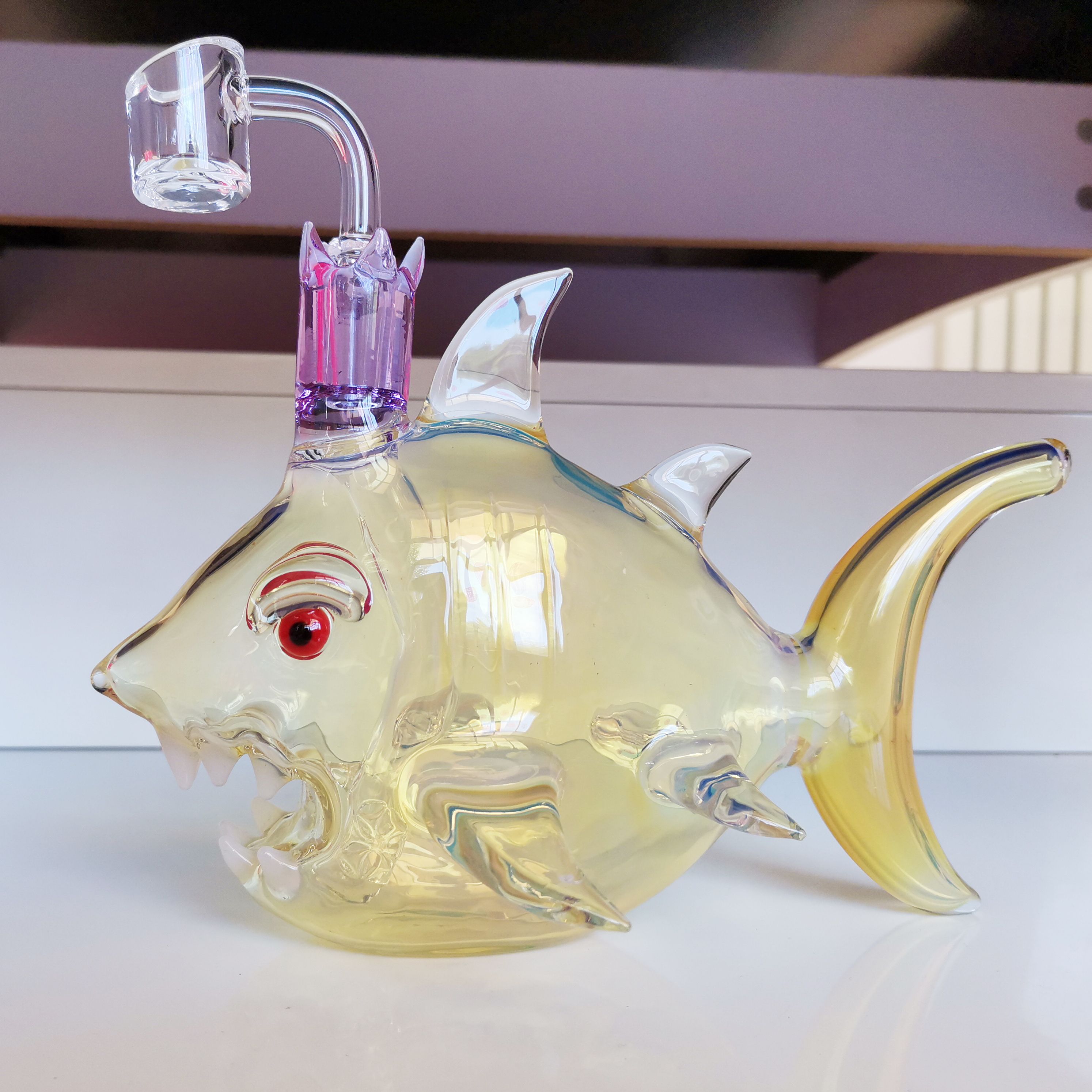 Wholesale Material Glass Bong Fish Shape With 14.4mm Male Joint