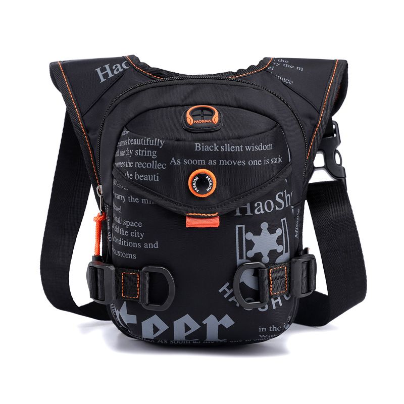 men wearing crossbody bolsas