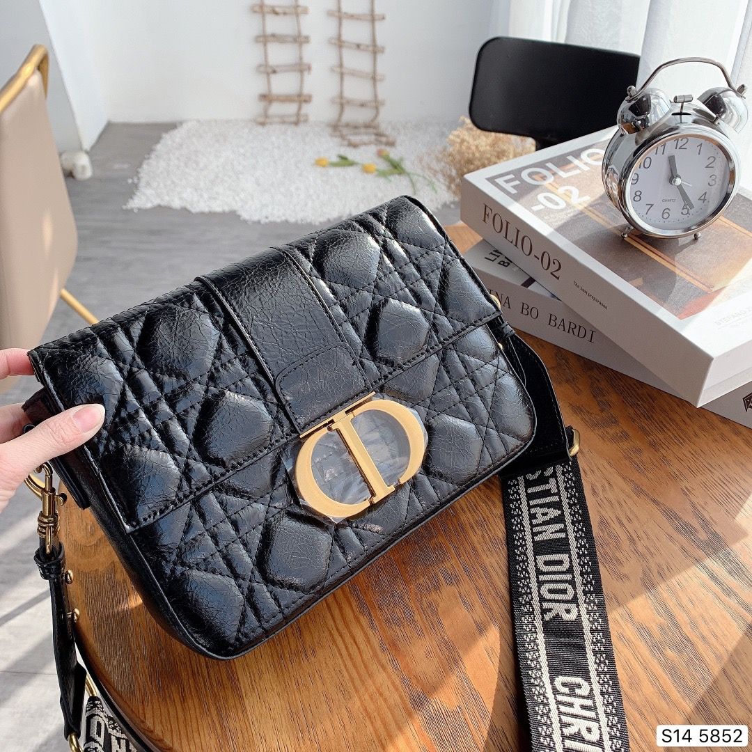 handbag shopping