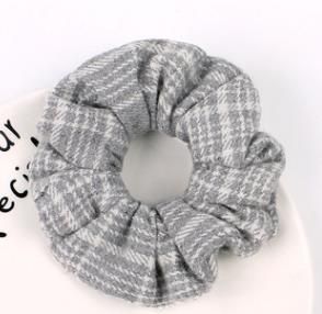 # 1 hairband scrunchie lã