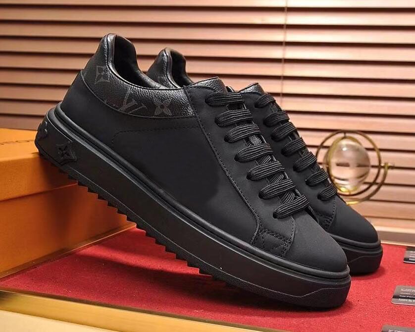 red bottom tennis shoes for men