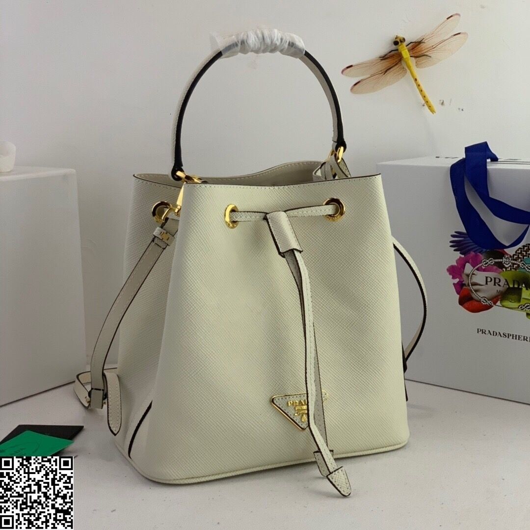 tote with removable purse