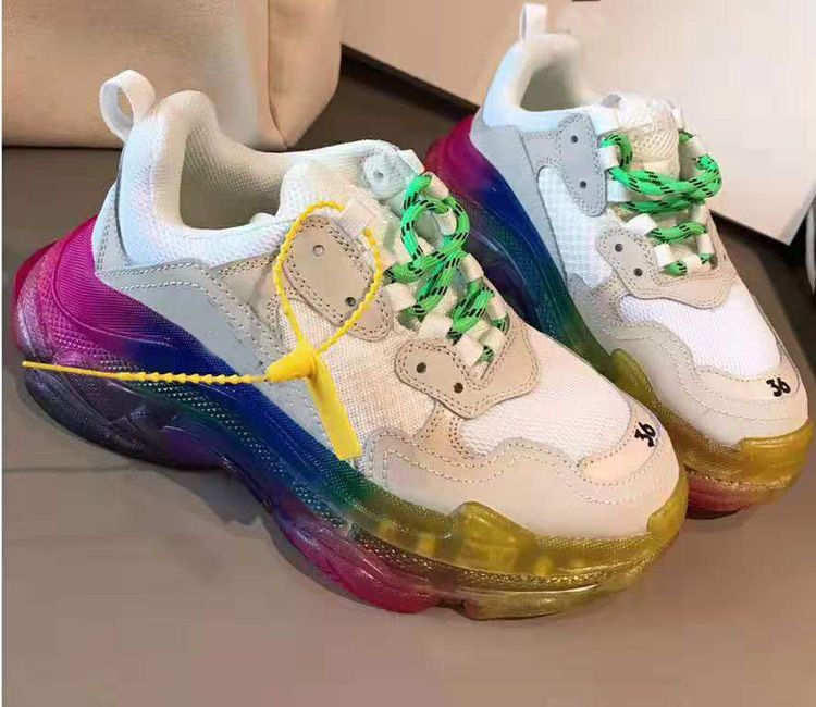 Compra 2019 Nuevo Diseñador Caliente Paris 17FW Triple S Zapatillas De Moda  Hombres Mujeres Negro Blanco Scrub Cowhide Zapatos Planos Ocasionales Tenis  Zapatos De Brida De Lujo Barato | Entrega Rápida Y