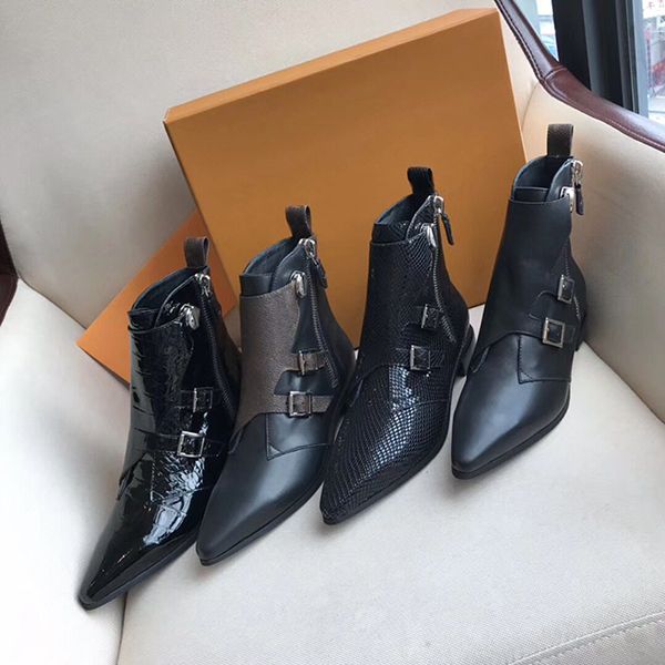flat boots pointed toe