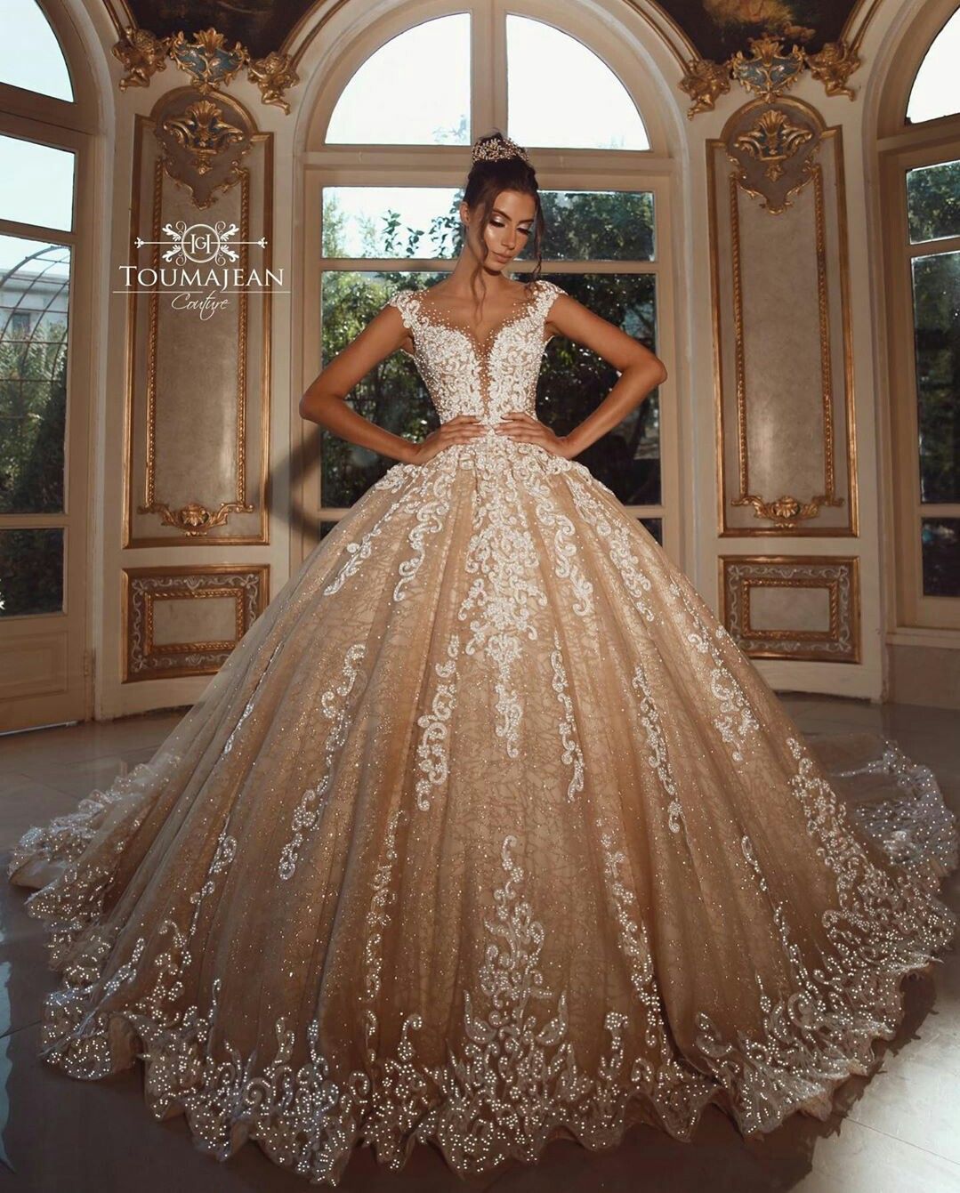 Venta caliente por encargo del salón de baile de vestidos de novia de apliques con cuello Venta caliente por encargo del salón de baile de vestidos de novia de apliques con cuello