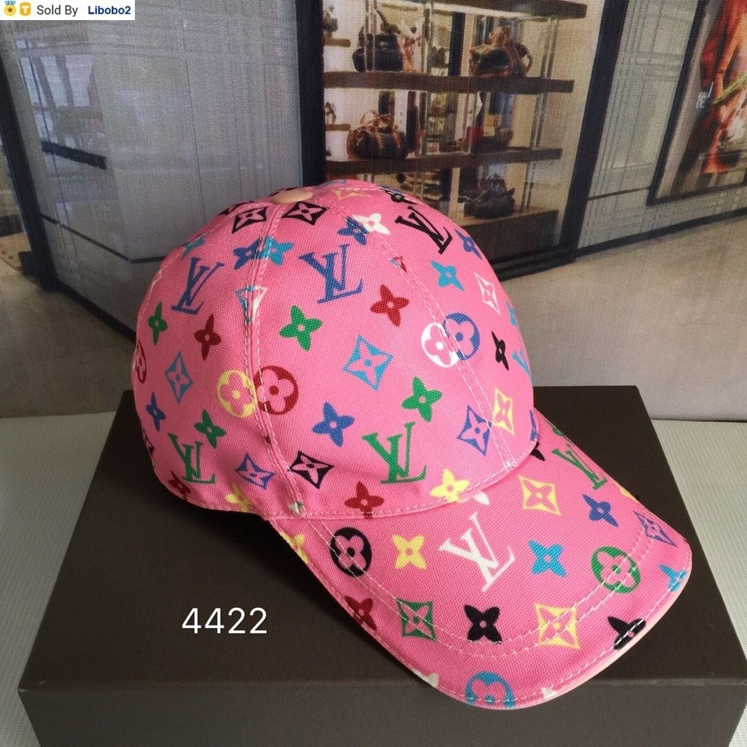 golf beret with ball on top