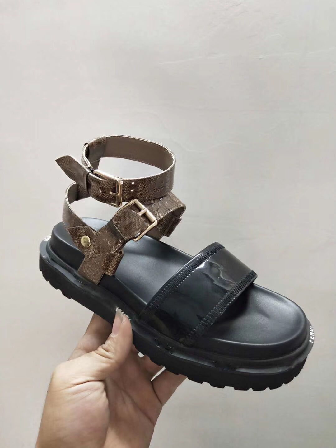 designer sandals dhgate