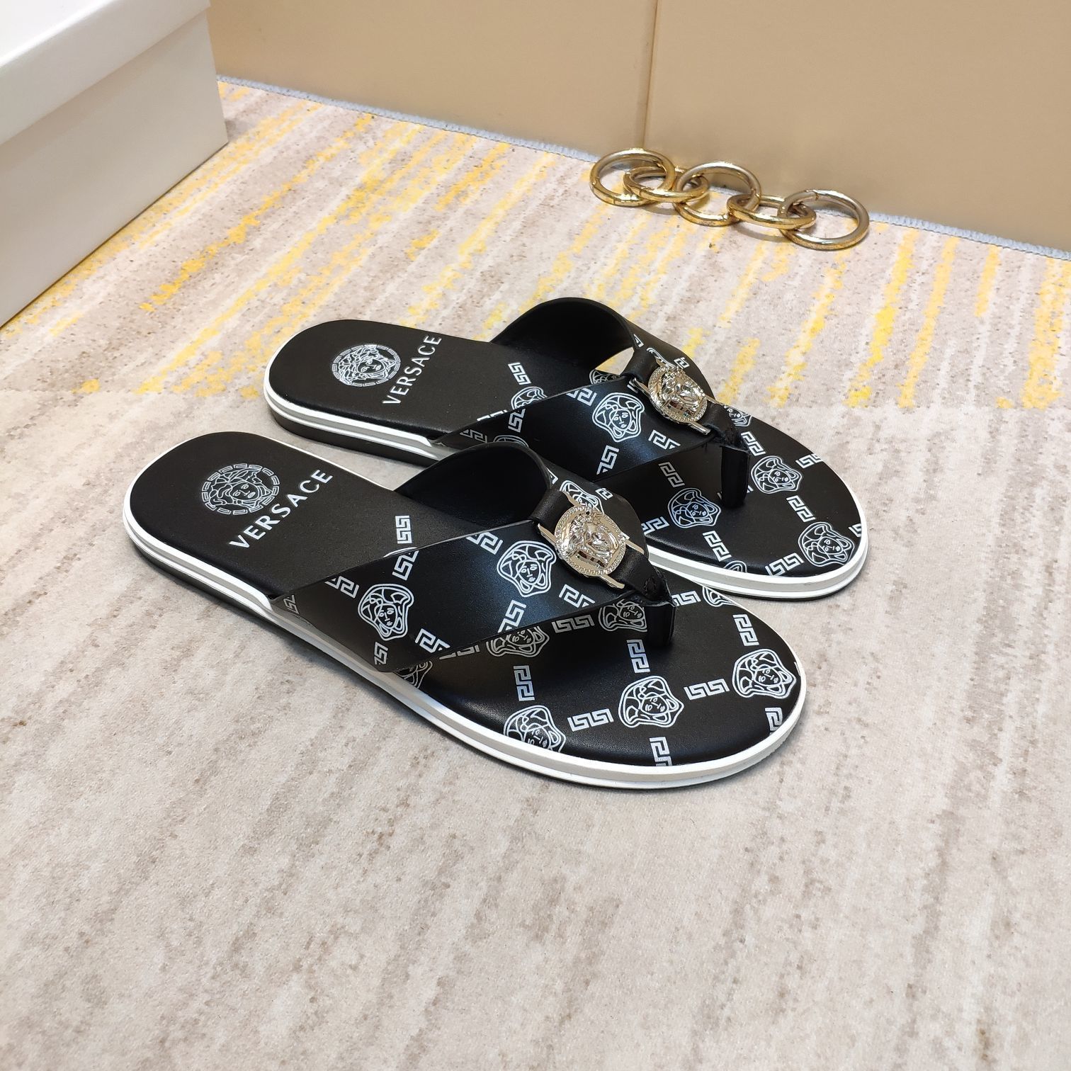 branded flip flops at lowest price