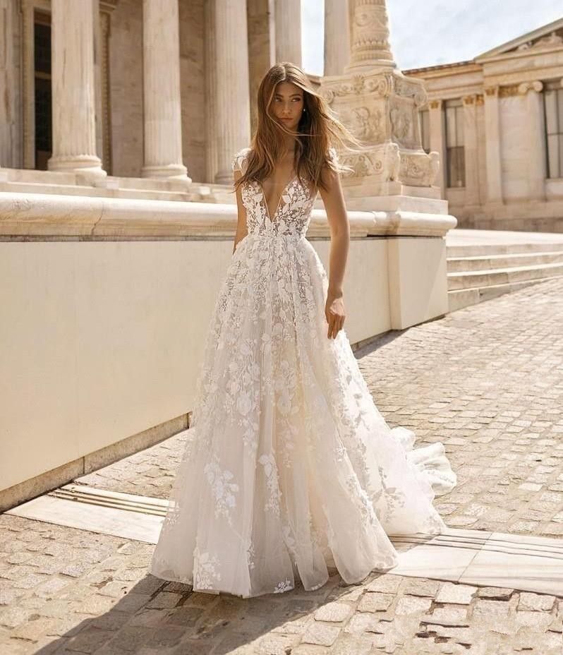 bohemian lace wedding dress