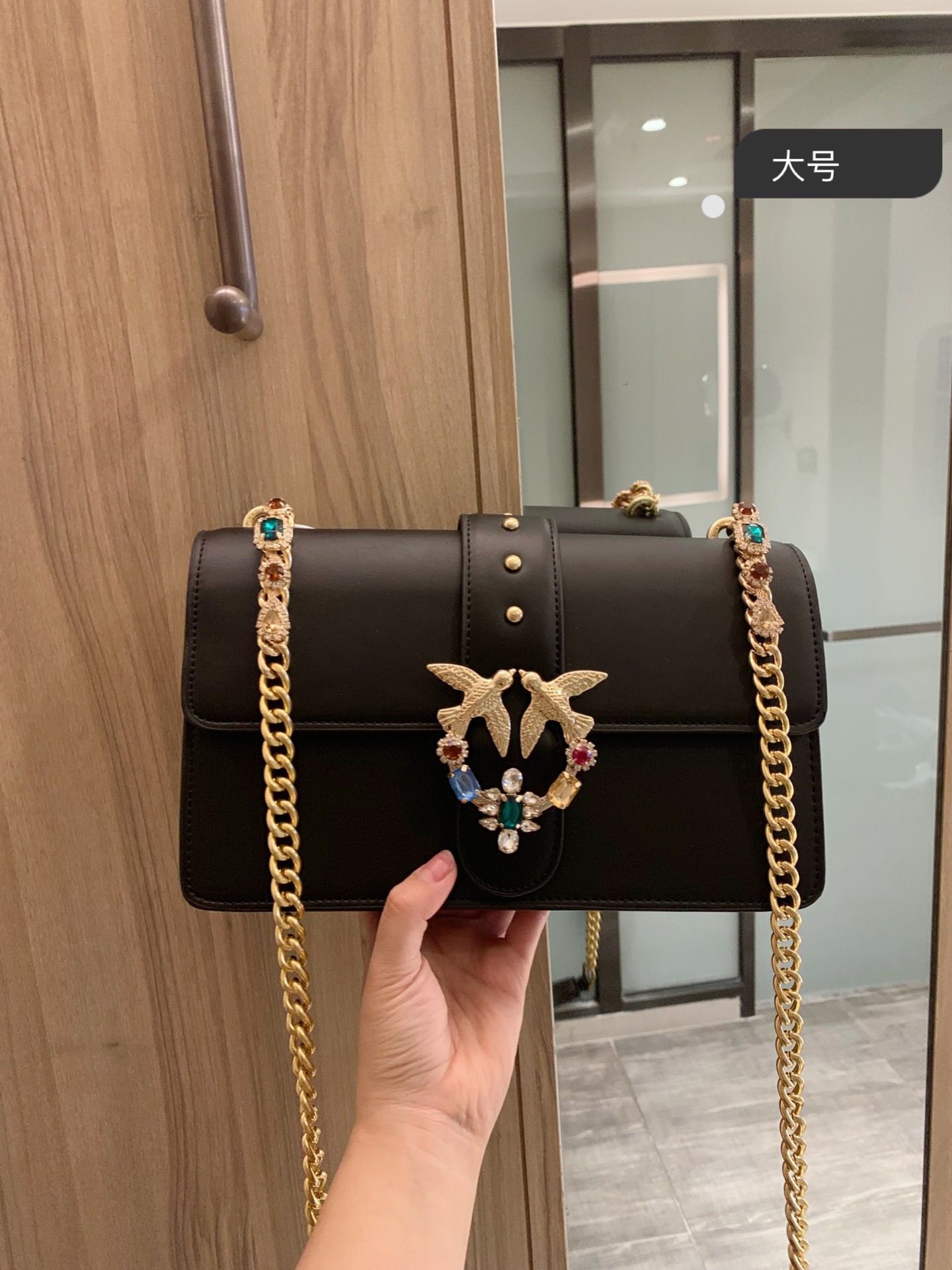 pinko bolsa from which country