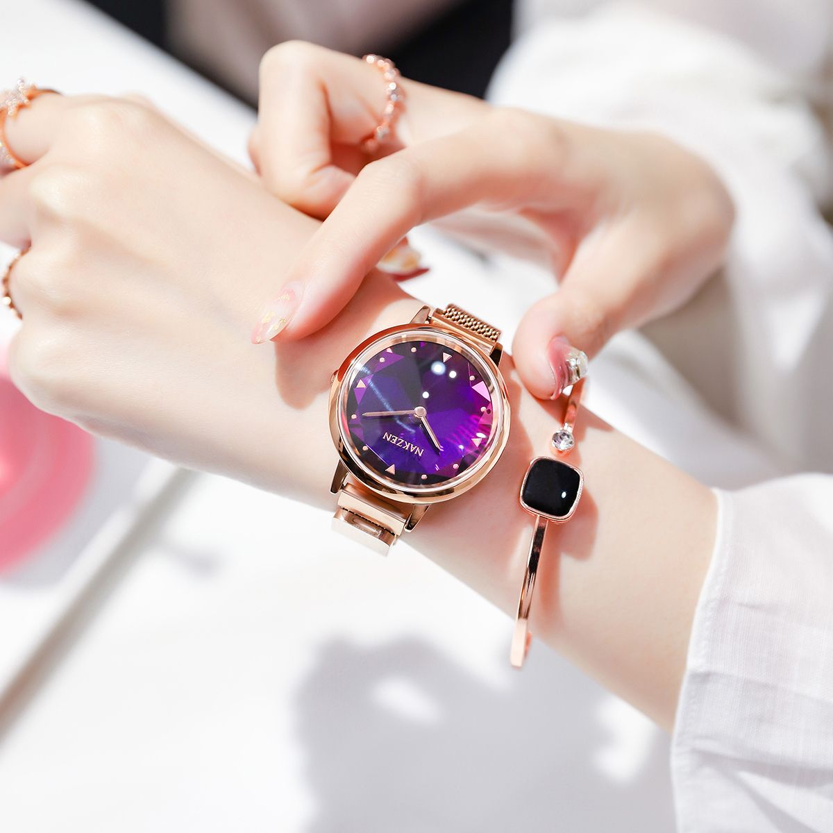 Nakzen Brand Womens Wristwatches Magnet Button Quartz Watches Luxury Fashion Gemstone Glass Flower Watch Lady New Hot Sale 2019 Sports Watches Designer Watches From Freys 19 96 Dhgate Com