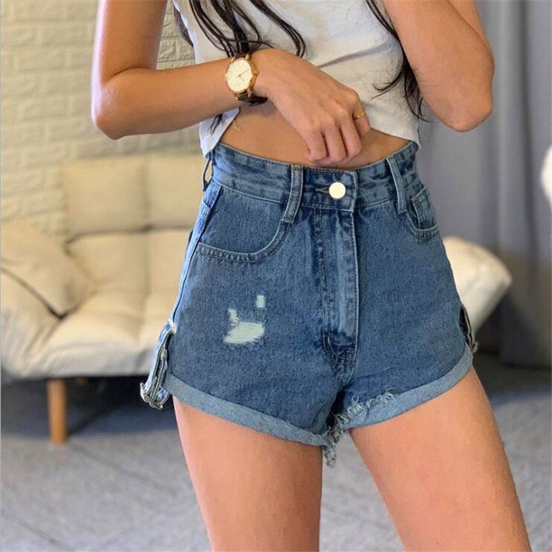 mujeres con short de mezclilla