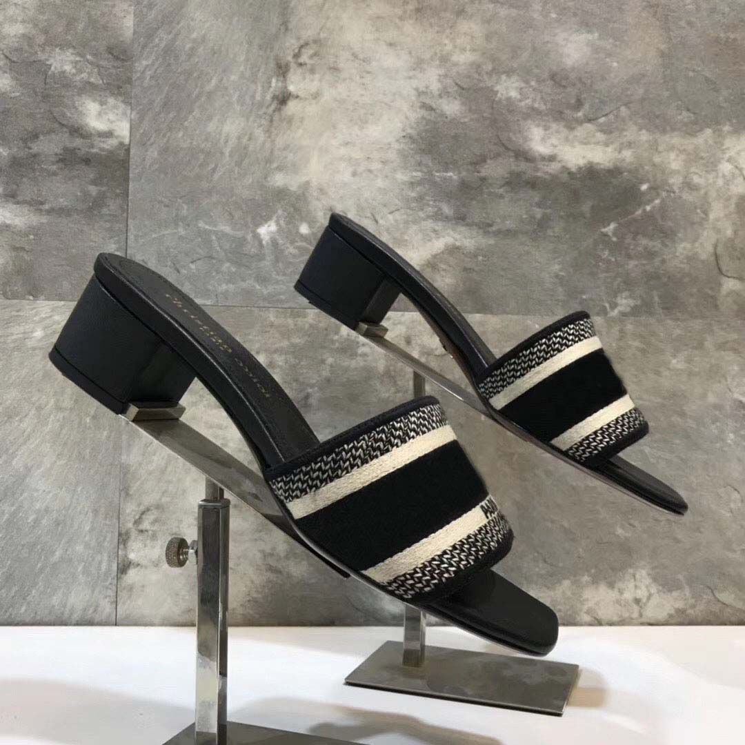 designer slippers womens