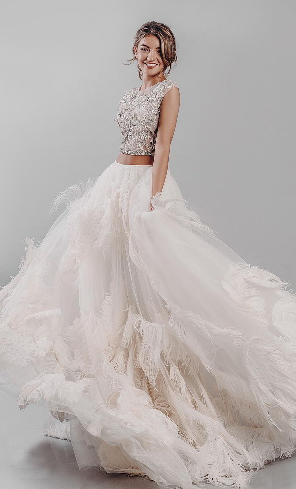 Compra Nueva Llegada 2019 Lujoso Vestido De Novia De Plumas Sexy,  Transparente, Vestido De Novia, Falda A Medida Con Flores Y Plumas En Una  Línea De Boda Barato | Entrega Rápida Y