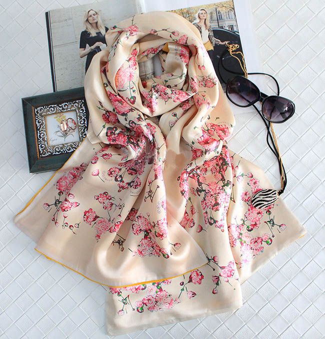 100% Seda Bufanda en rosa pálido con Diseño Floral