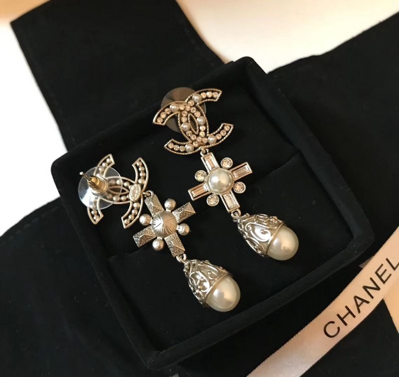 womens chanel earrings