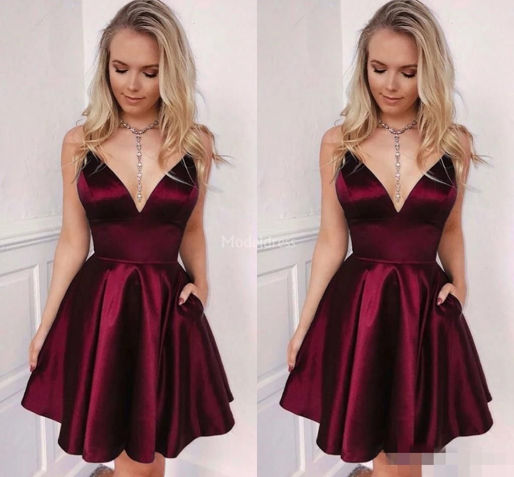 Compra Borgoña Homecoming Vestidos Pocket Satin Simple Spaghetti Straps V  Cuello Corto Mini Cocktail Party Vestido De Graduación Hecho A Medida  Ocasión Formal Ocasión Barato | Entrega Rápida Y Calidad | Es.Dhgate