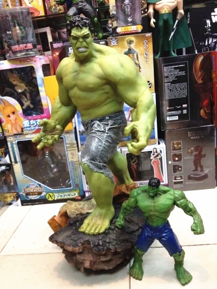 giant hulk toy