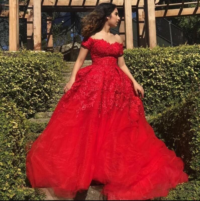 Rojo de manga corta de baile vestidos de encaje 2020 novia con apliques de tren de Rojo de manga corta de baile vestidos de encaje 2020 novia con apliques de tren de