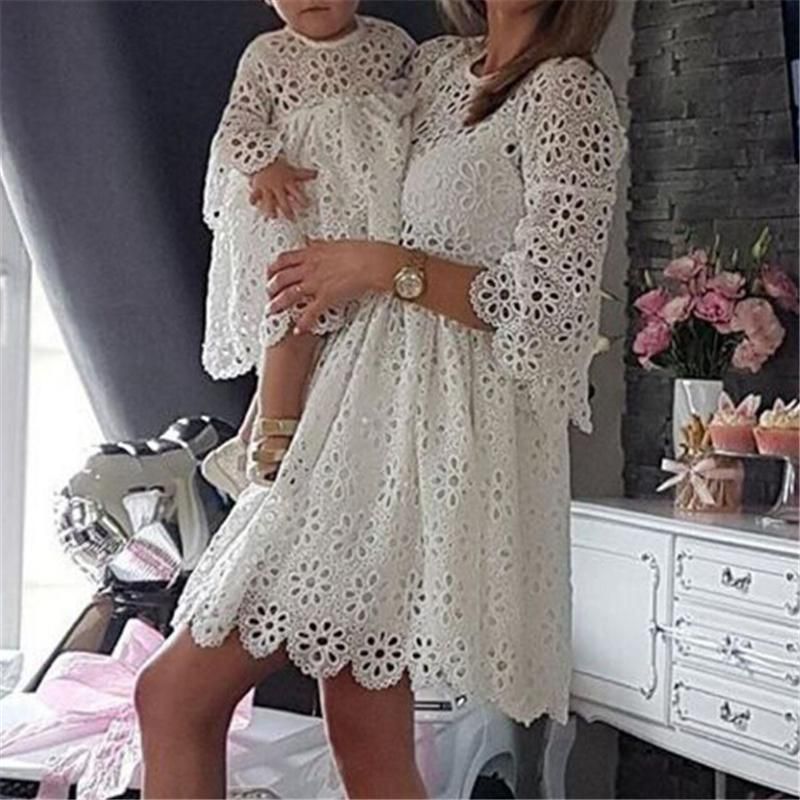 Compre Moda Família Matching Roupa Mãe Filha Vestidos Mulheres Floral Lace Vestido Baby Girl Mini Vestido Mom Baby Girl Roupas De Festa De Cr777, $130,64 | Pt.Dhgate.Com