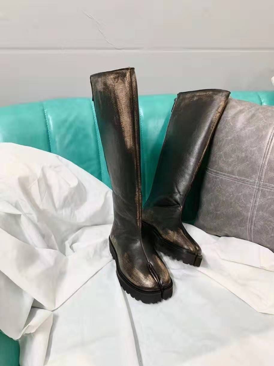 Shorts' o bermudas con botas altas, la combinación de otoño que obsesiona  en París y Madrid - Foto