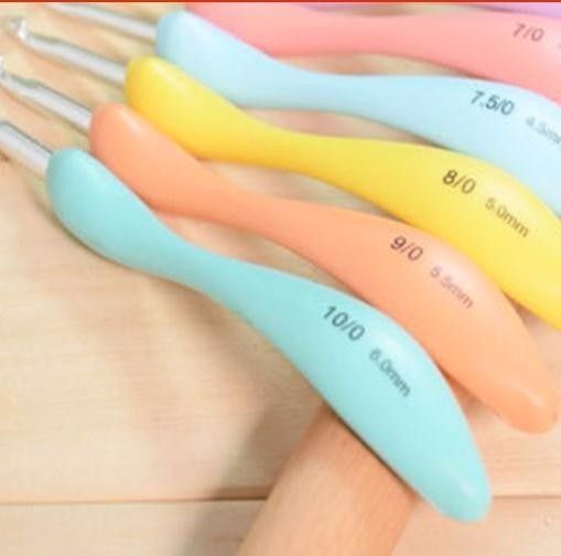 8 Pcs Doux Poignée en aluminium Crochet Hook Knitting Knit Needle Weave fil Set