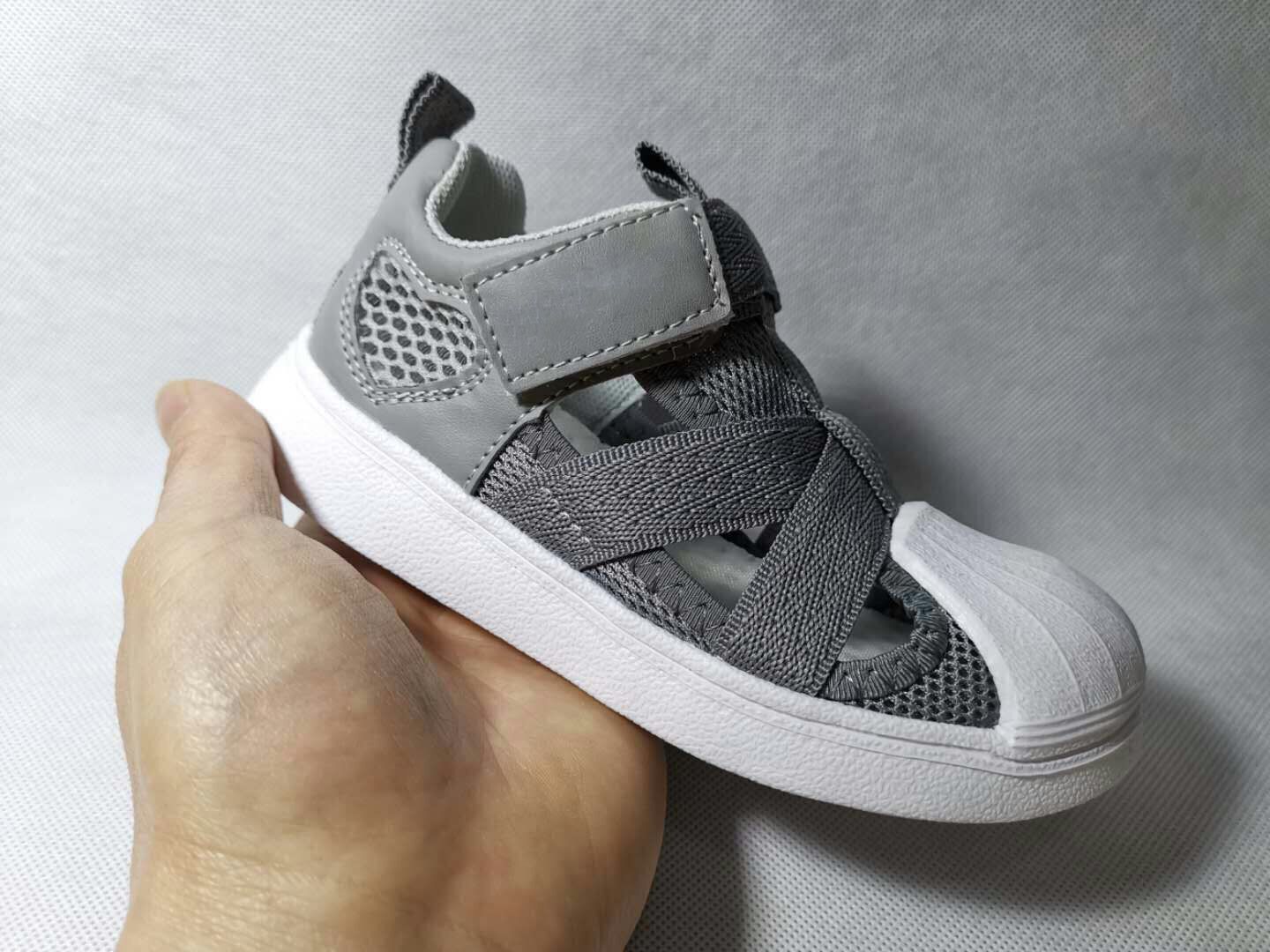 Großhandel Adidas Designer Kinder Sandalen Schuhe Kinder Superstar Schuhe Weich Atmungsaktiv Bequem Baby Jungen Mädchen Jungen Kid Strand Sandale Von Großhandel Adidas Designer Kinder Sandalen Schuhe Kinder Superstar Schuhe Weich Atmungsaktiv Bequem Baby Jungen Mädchen Jungen Kid Strand Sandale Von