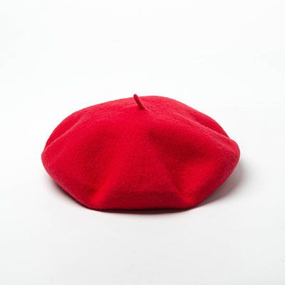 czerwony beret.